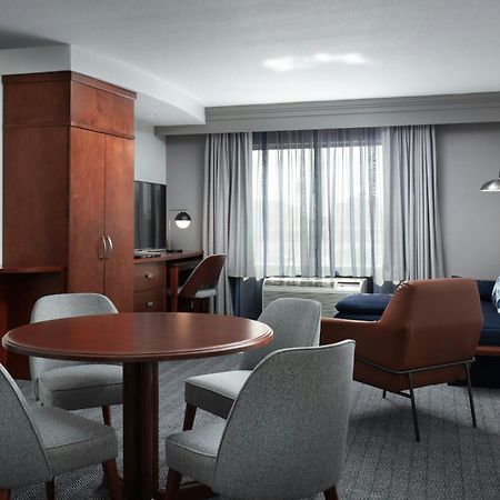 Courtyard By Marriott Wichita At Old Town Hotel Eksteriør billede