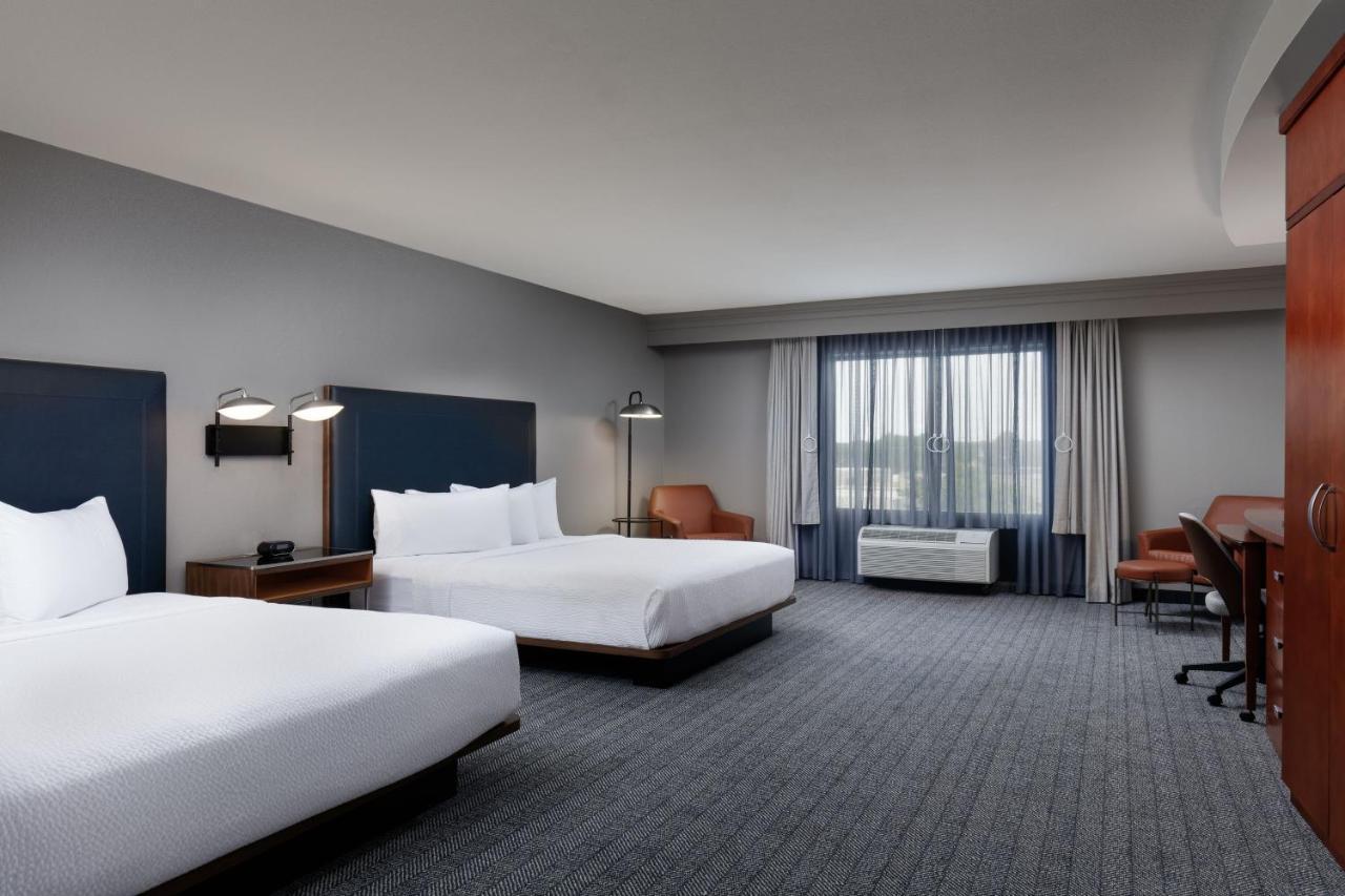 Courtyard By Marriott Wichita At Old Town Hotel Eksteriør billede