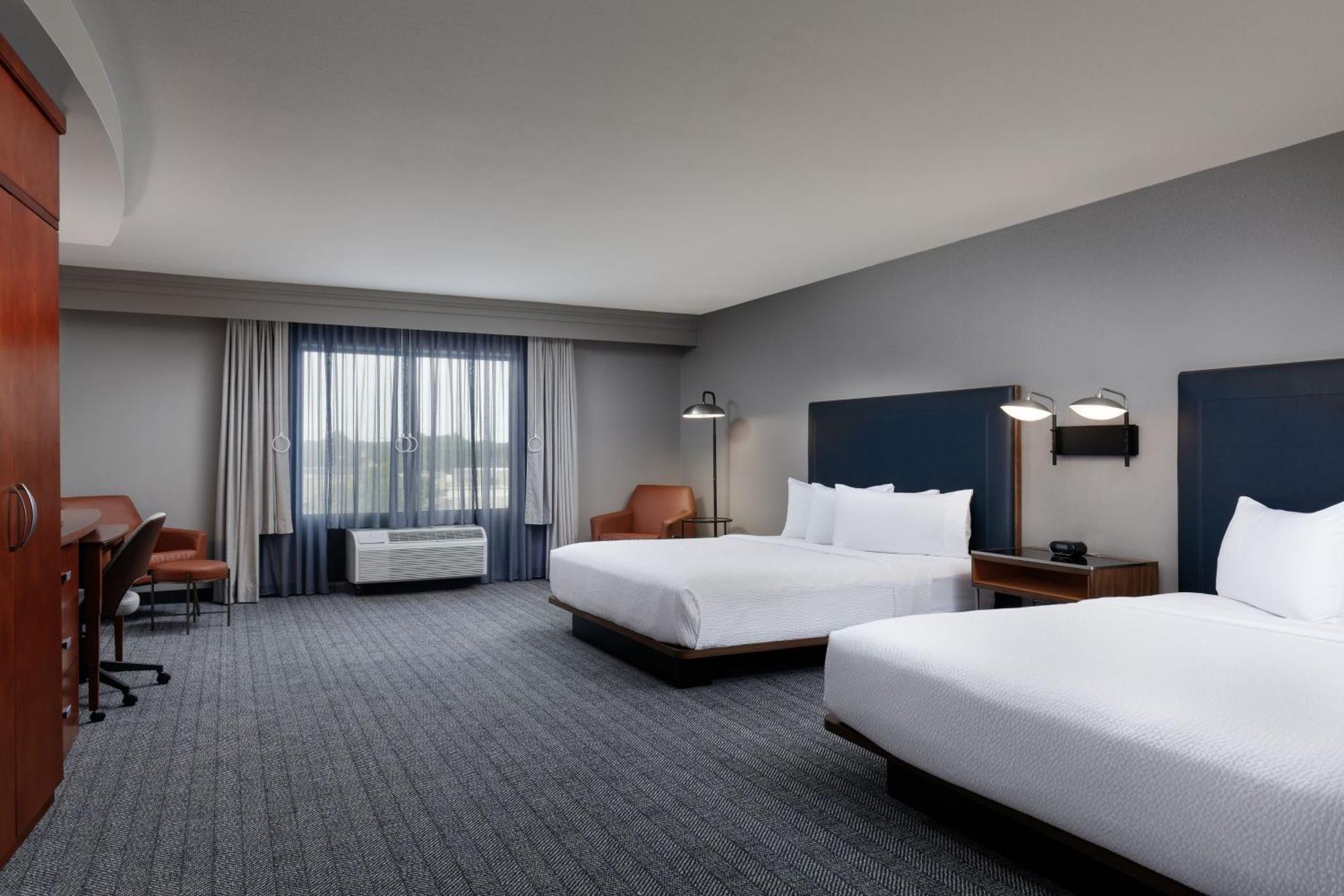 Courtyard By Marriott Wichita At Old Town Hotel Eksteriør billede