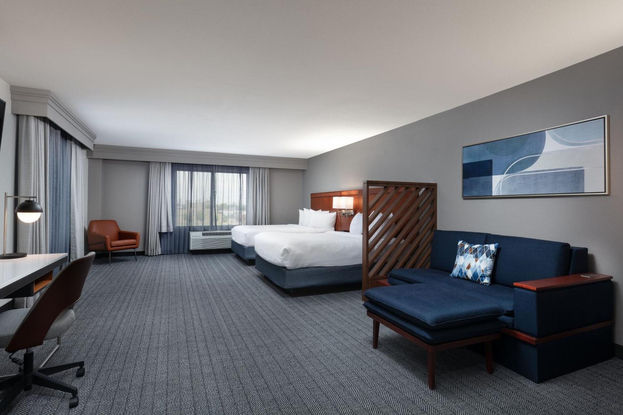 Courtyard By Marriott Wichita At Old Town Hotel Eksteriør billede