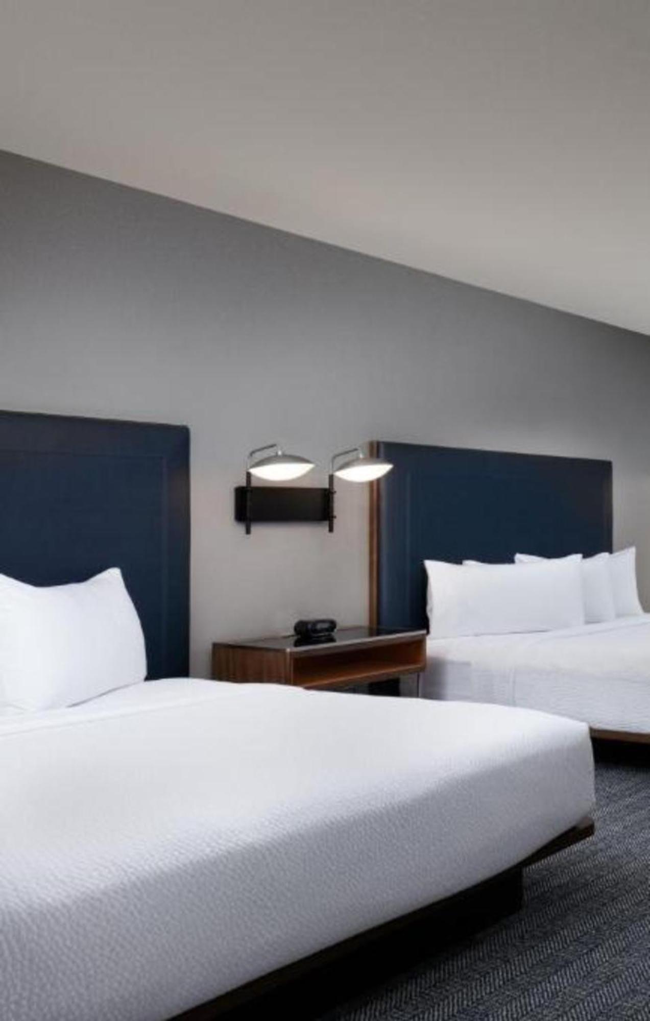 Courtyard By Marriott Wichita At Old Town Hotel Eksteriør billede