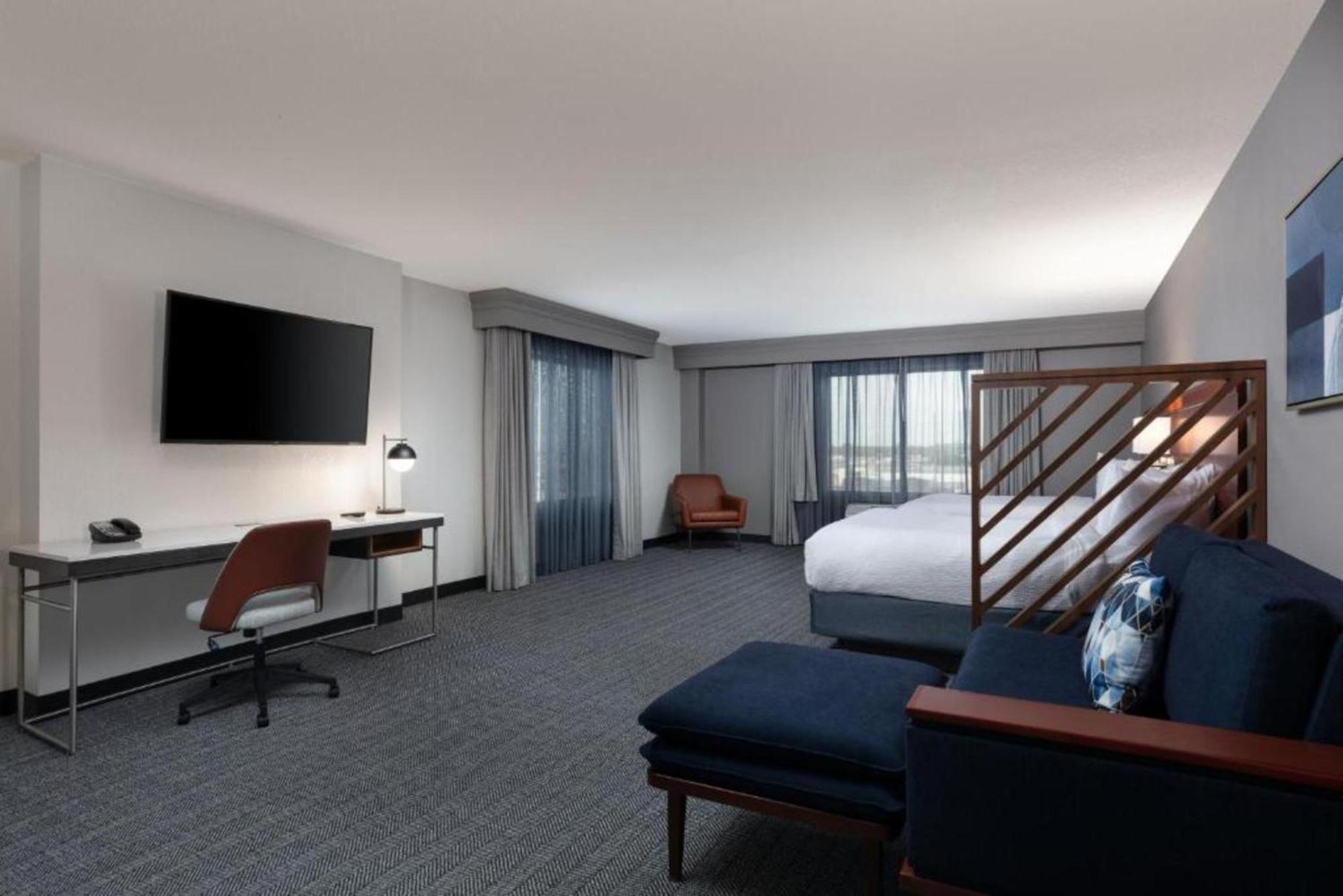 Courtyard By Marriott Wichita At Old Town Hotel Eksteriør billede
