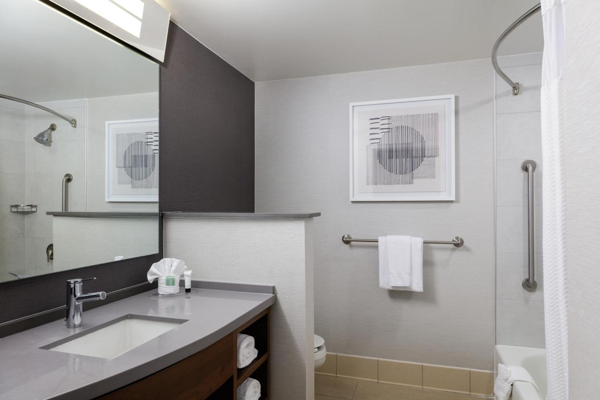Courtyard By Marriott Wichita At Old Town Hotel Eksteriør billede