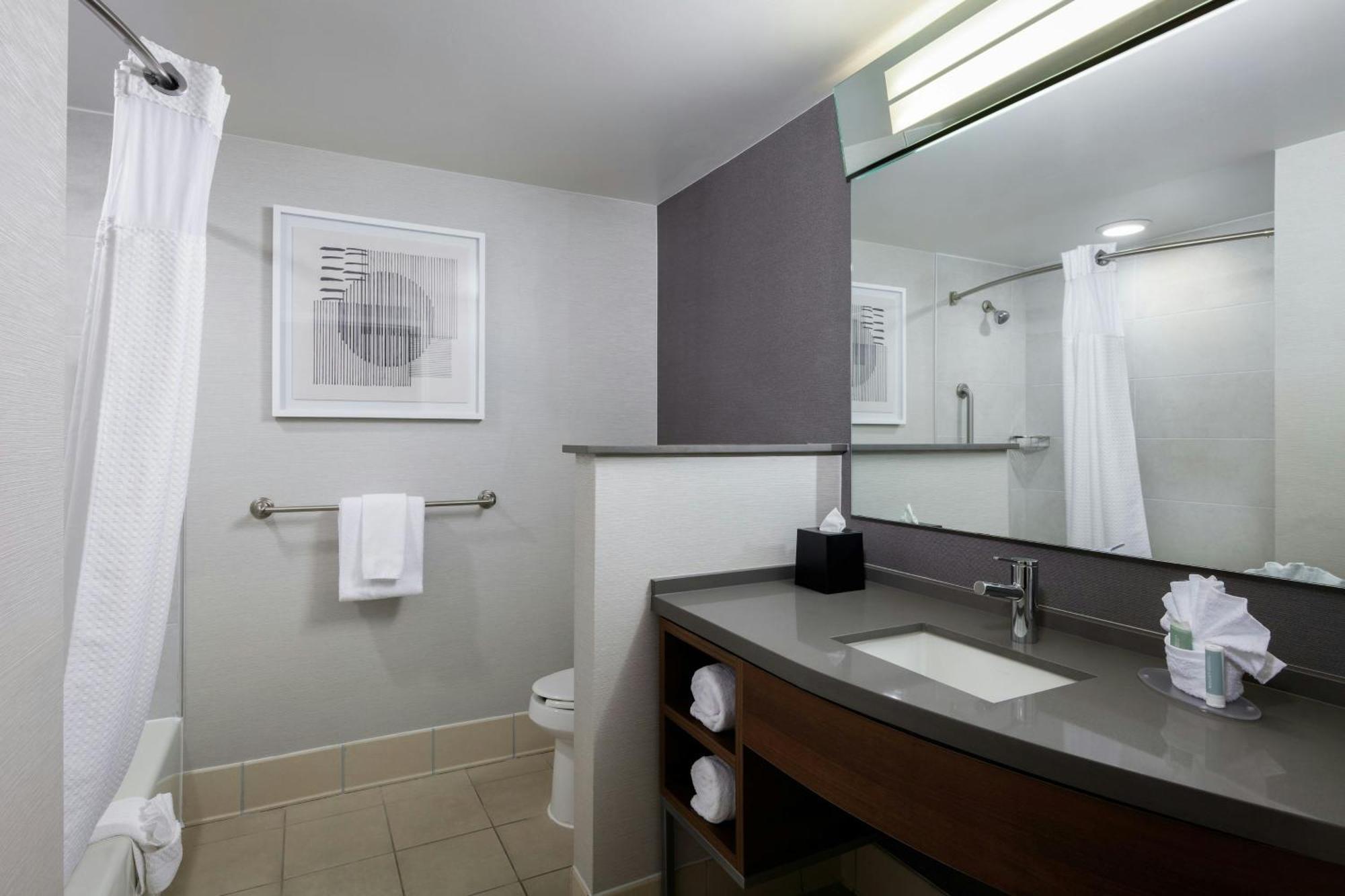 Courtyard By Marriott Wichita At Old Town Hotel Eksteriør billede
