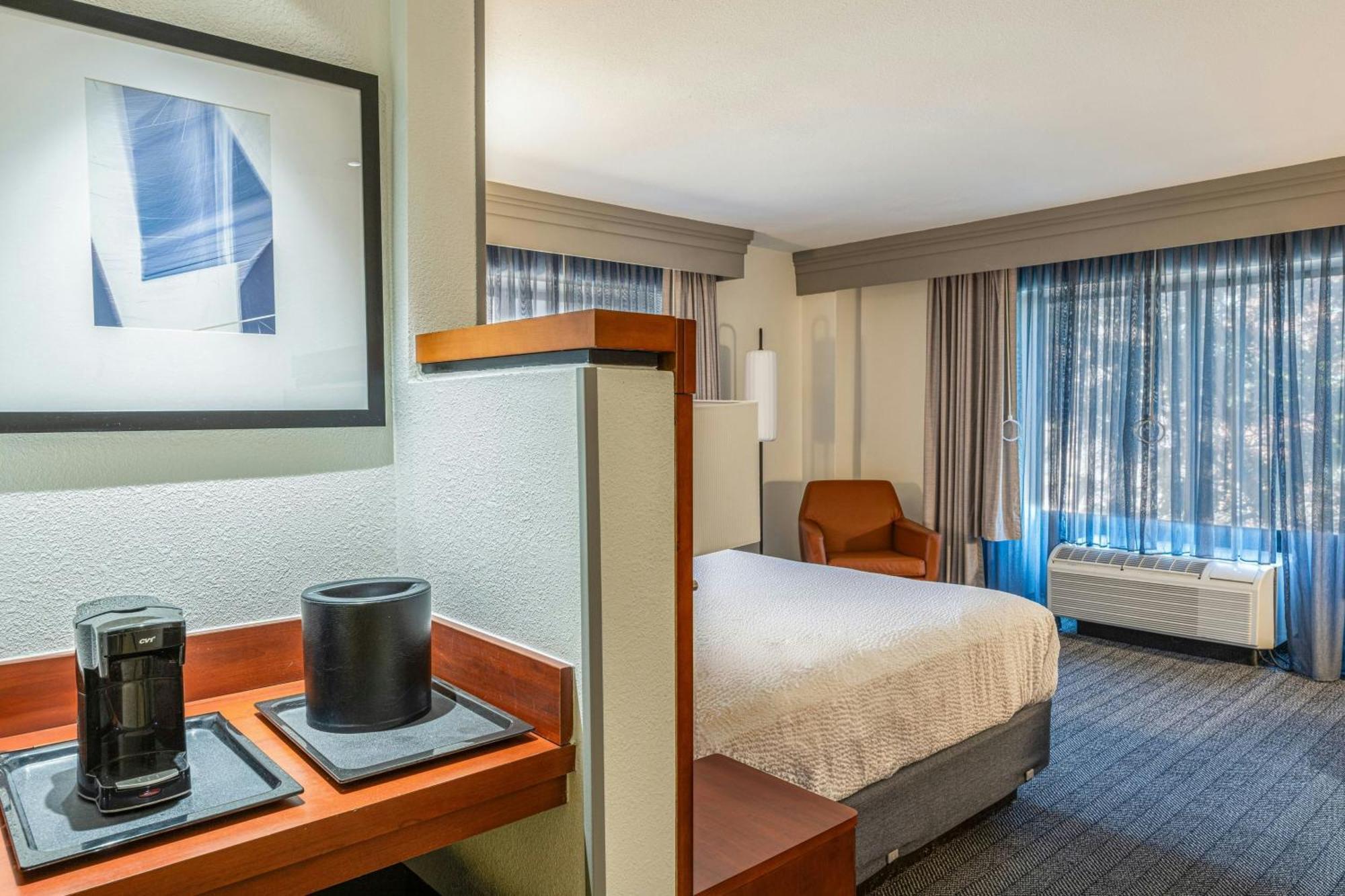 Courtyard By Marriott Wichita At Old Town Hotel Eksteriør billede