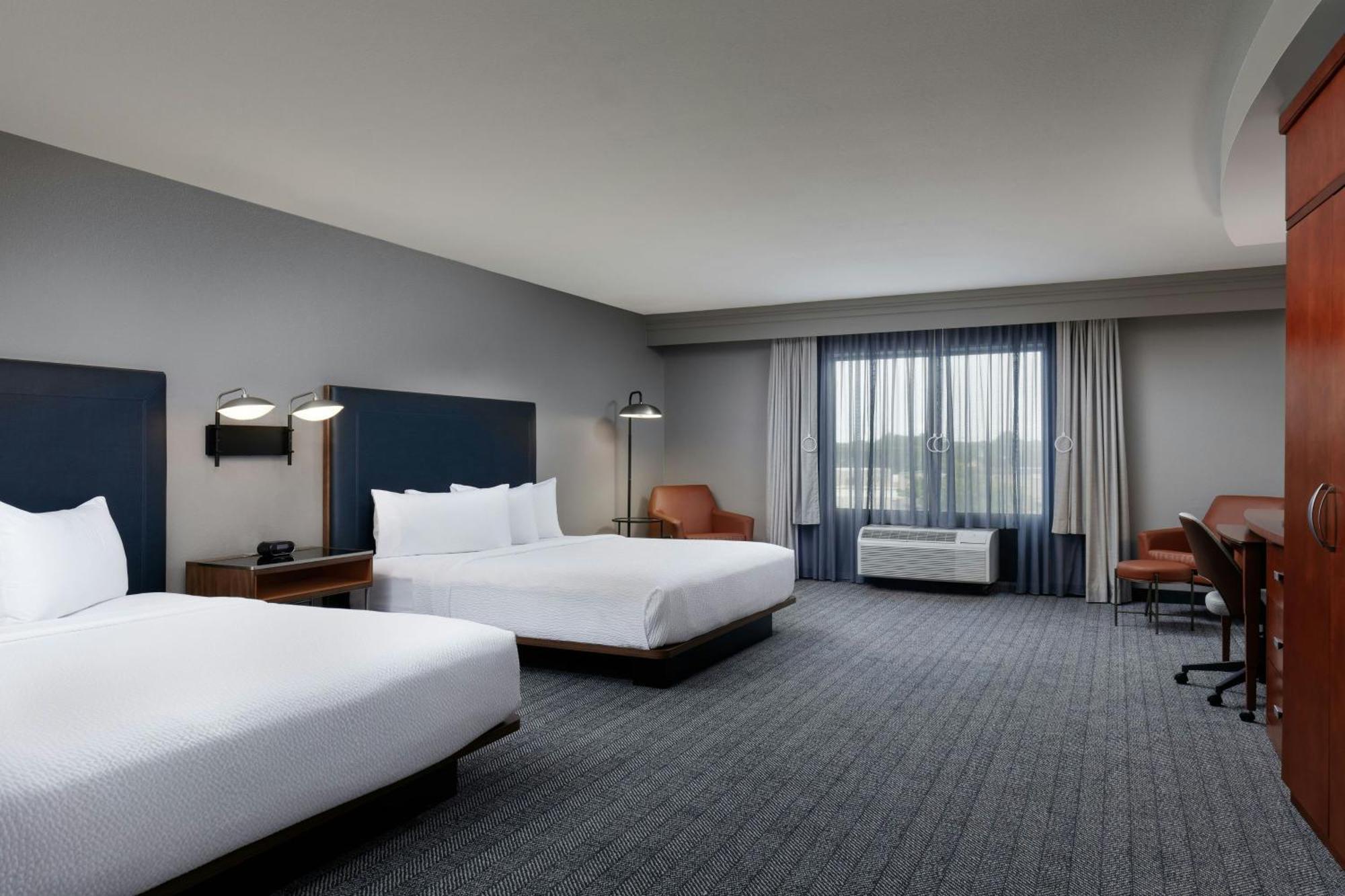 Courtyard By Marriott Wichita At Old Town Hotel Eksteriør billede