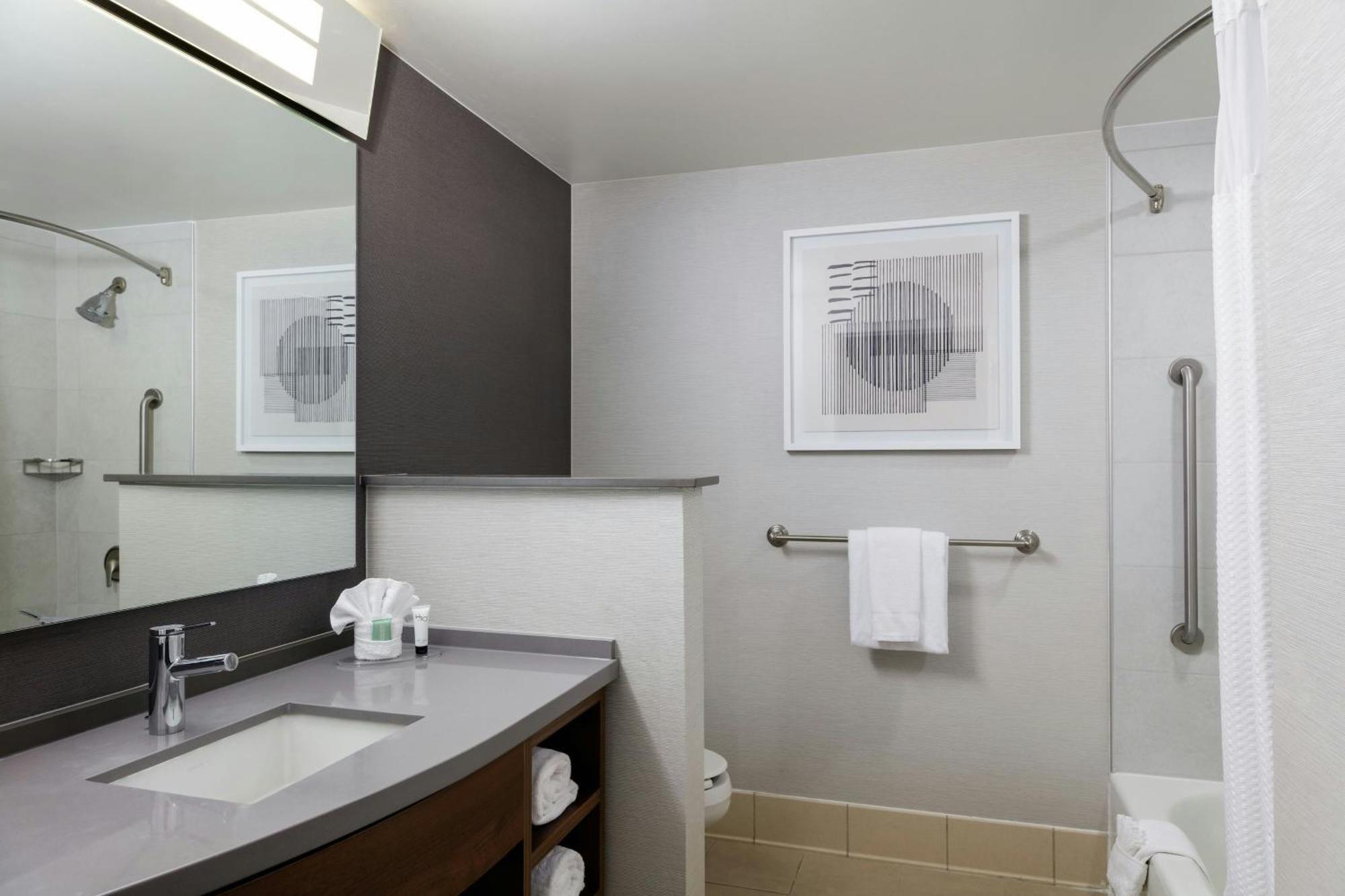 Courtyard By Marriott Wichita At Old Town Hotel Eksteriør billede