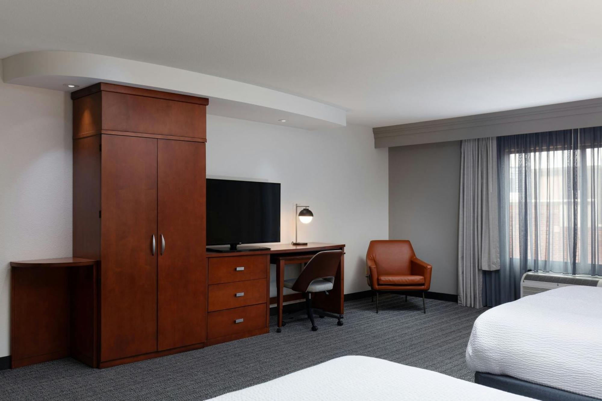 Courtyard By Marriott Wichita At Old Town Hotel Eksteriør billede
