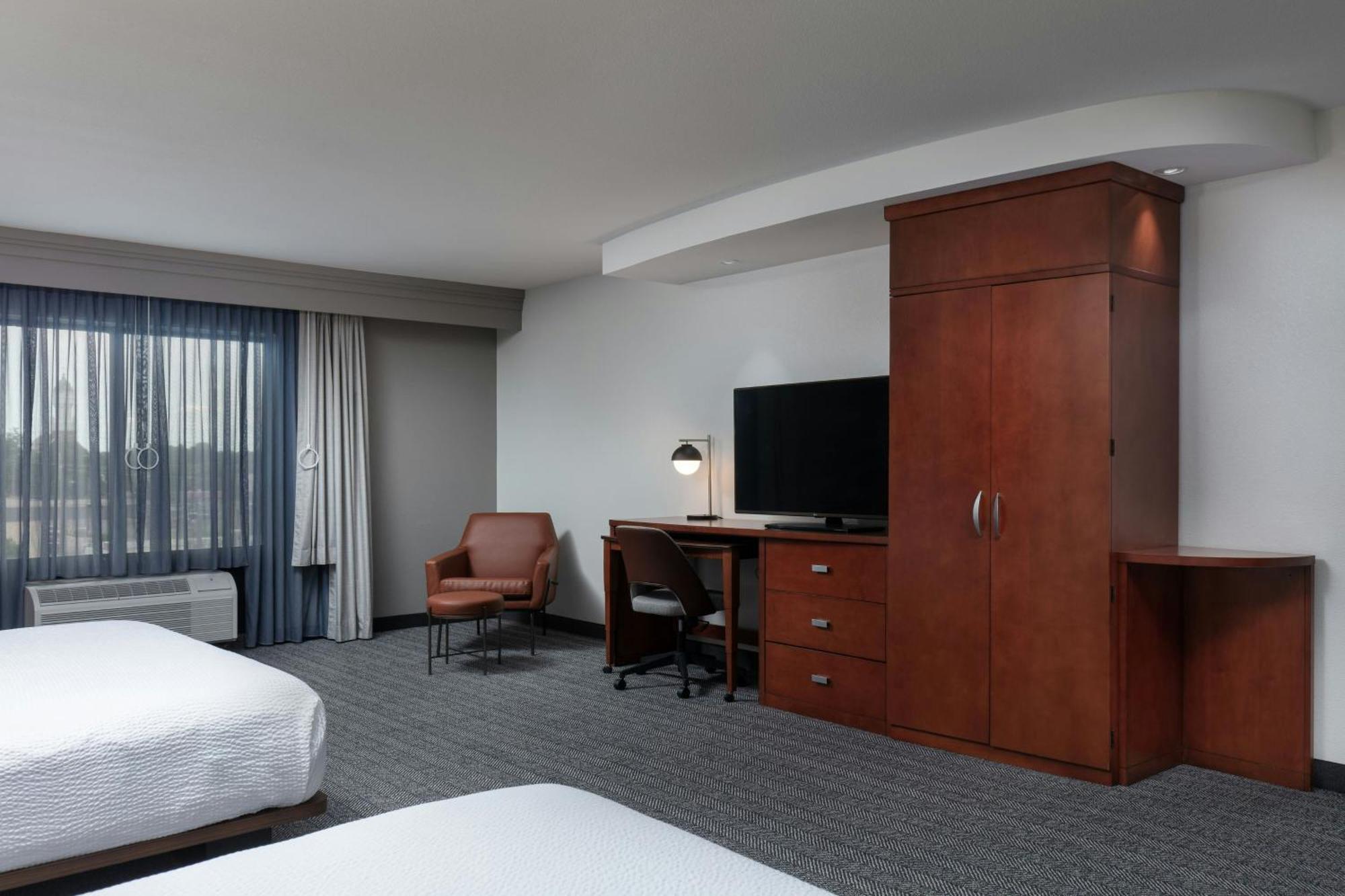 Courtyard By Marriott Wichita At Old Town Hotel Eksteriør billede