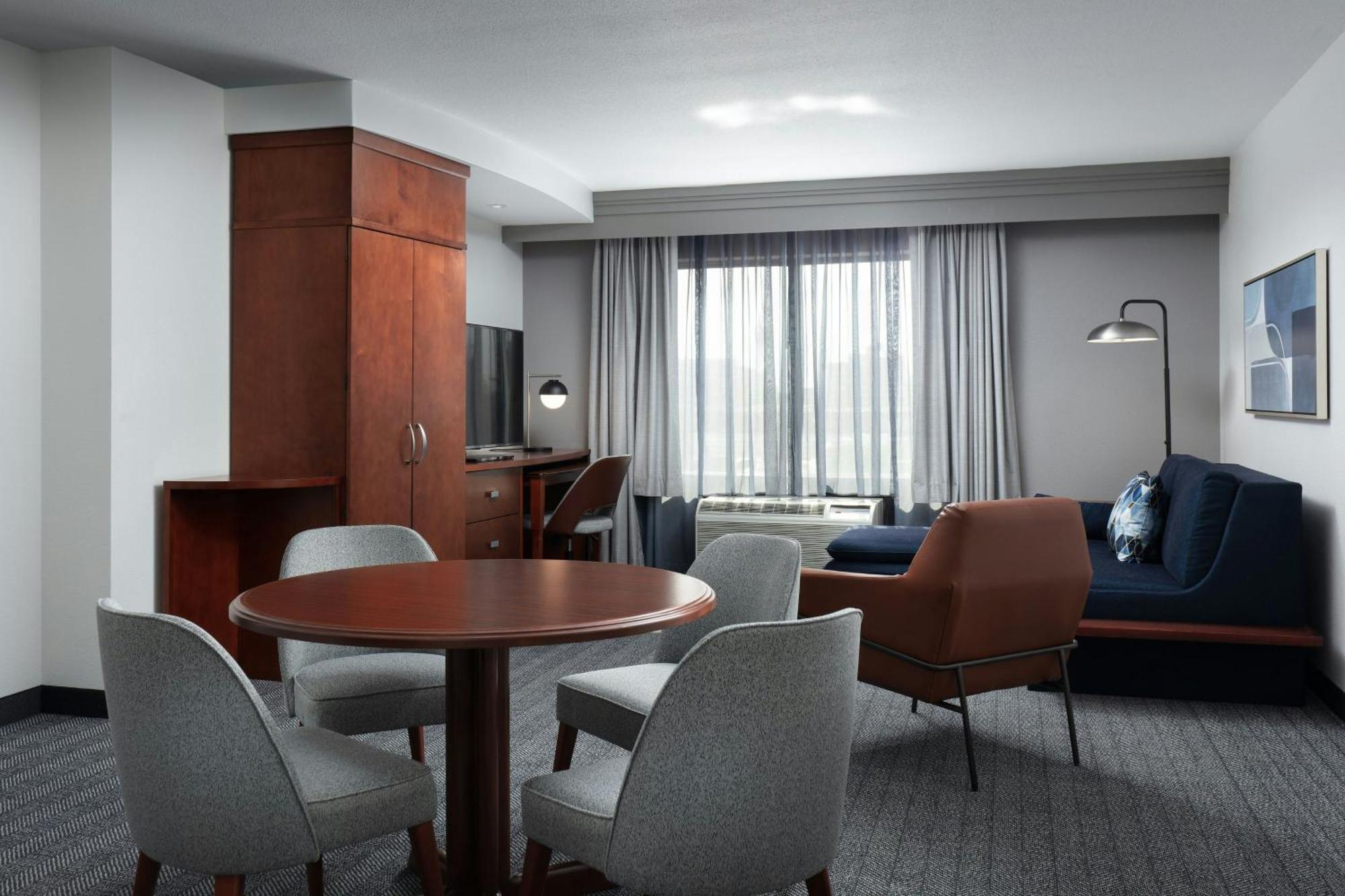Courtyard By Marriott Wichita At Old Town Hotel Eksteriør billede